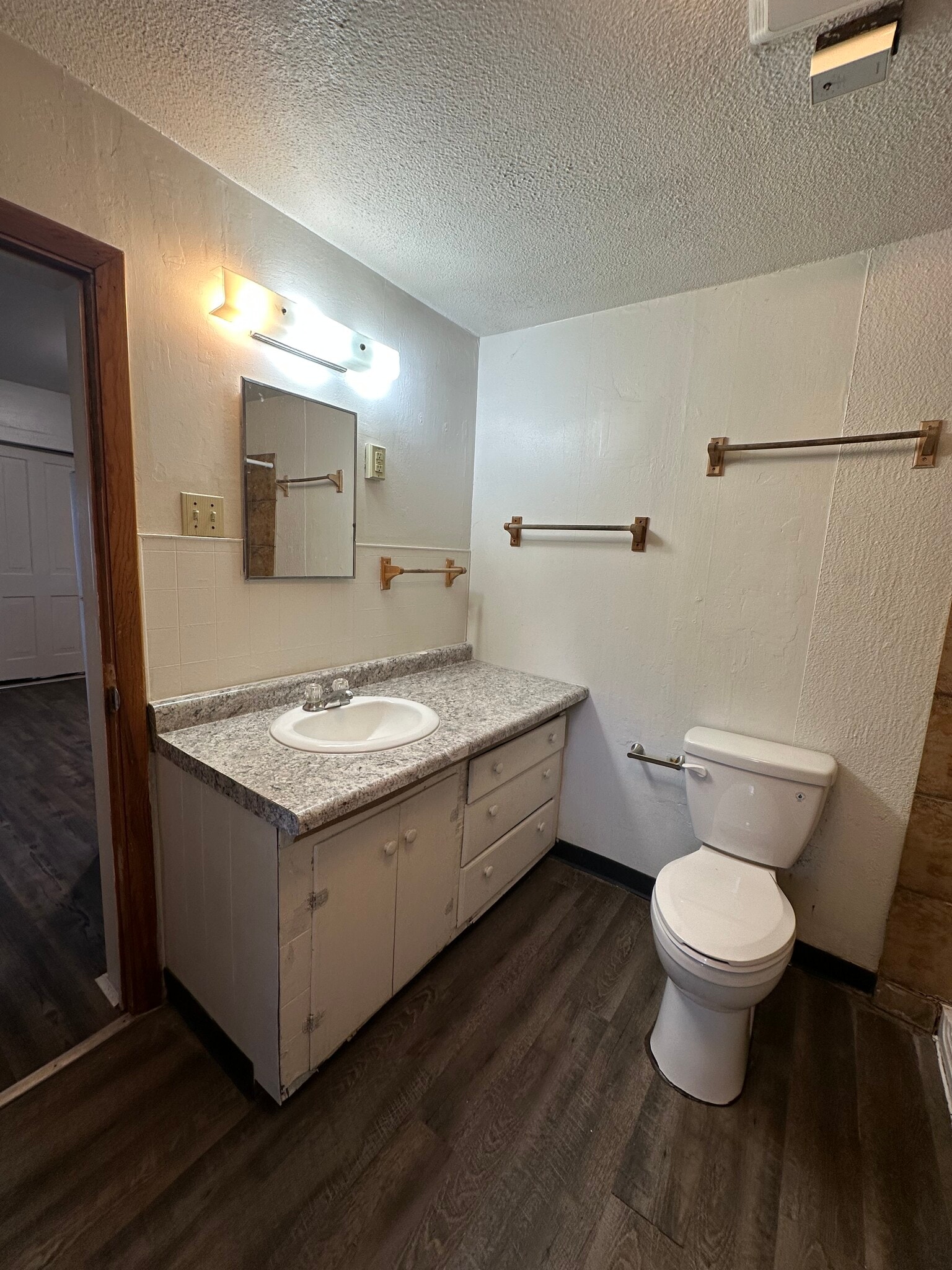 Building Photo - 528 Niagara St