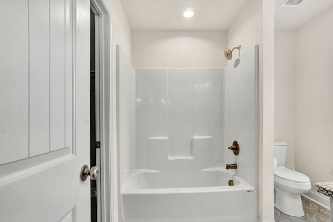 Building Photo - Walking distance to downtown Easley!