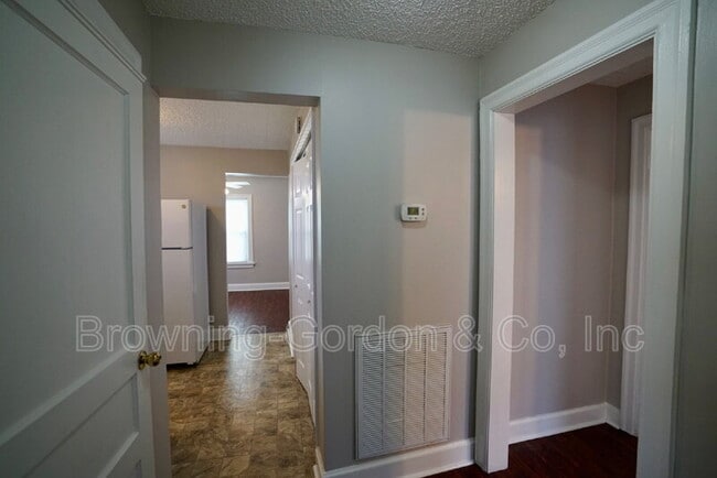 Building Photo - 2106 Eastwood Ave