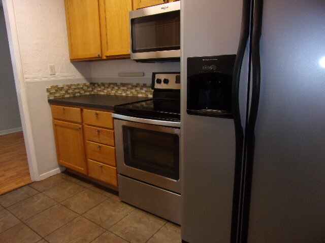 Building Photo - Walk to Lake Hollingsworth...Available Now