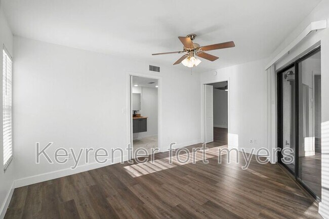 Building Photo - 15456 Admiralty Cir