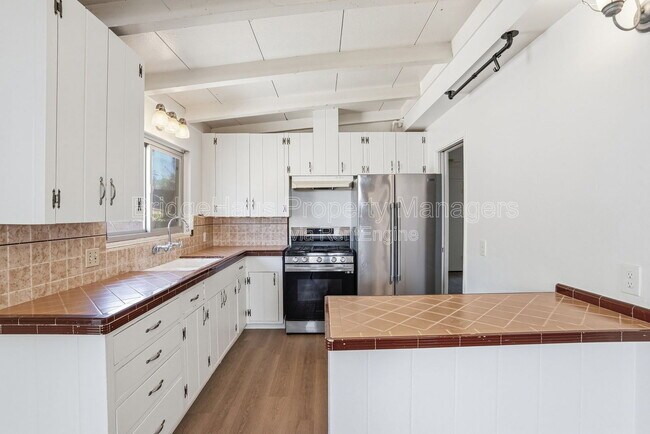 Building Photo - 7562 Zemco Dr