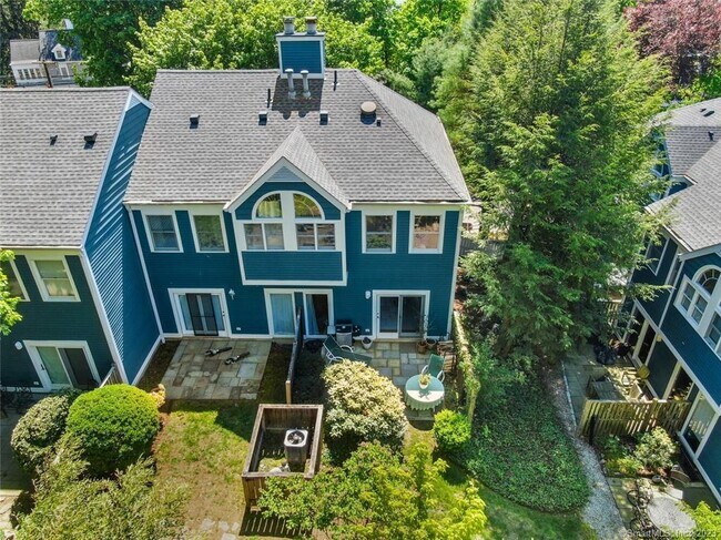 Backyard Patio - 3B Ludlow Rd