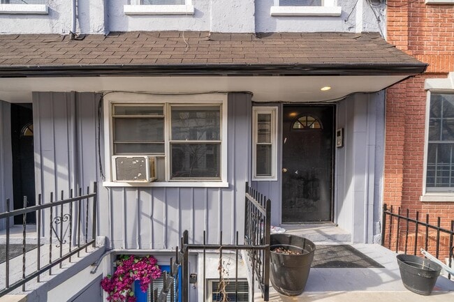 Building Photo - 130 Bloomfield St