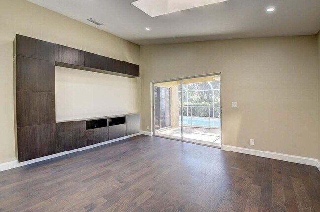 Building Photo - 8561 Tourmaline Blvd