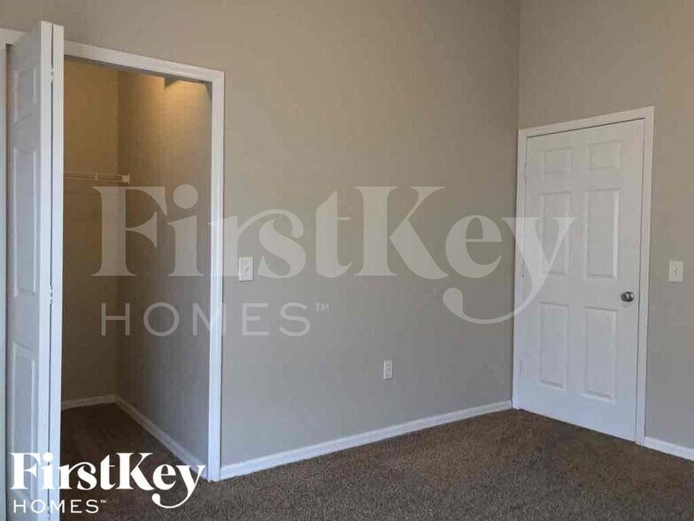 Building Photo - 6551 Viewpoint Ct