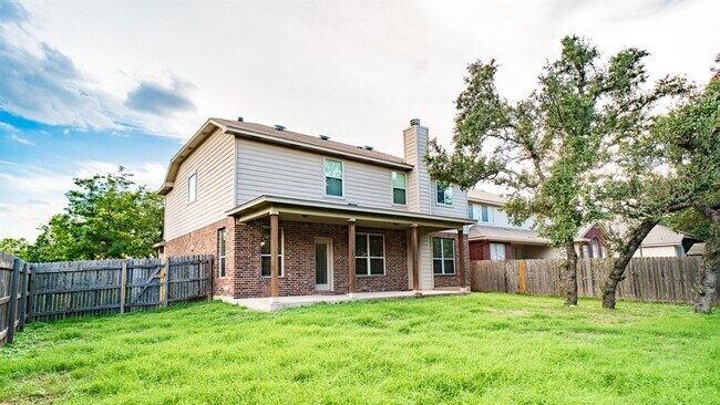 Building Photo - 2301 Giddens Dr