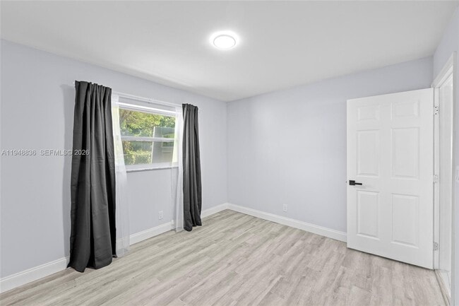 Building Photo - 1720 SW 13th St