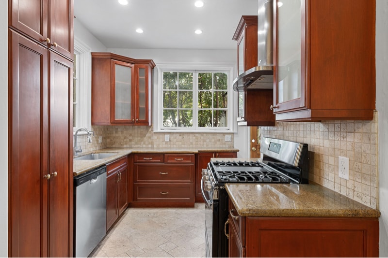 Building Photo - 420 S Beverwil Dr