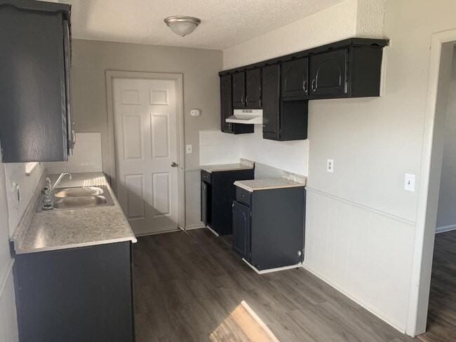 Building Photo - 9432 NE 14th St