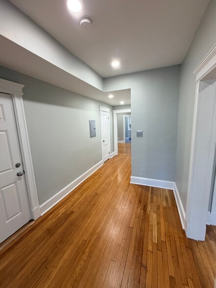 Building Photo - 32 Park Vale Ave