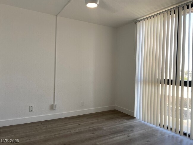 Building Photo - 3930 S University Center Dr