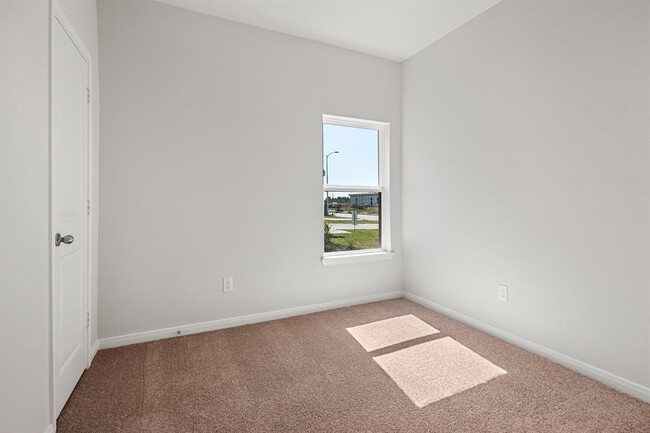 Building Photo - 420 Lgt Smt Dr
