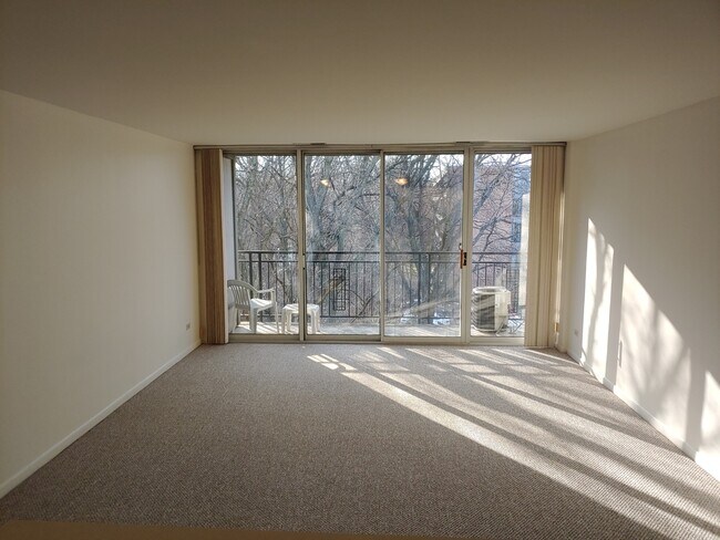 Building Photo - 5820 Oakwood Dr