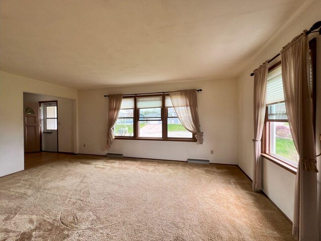 Building Photo - 1602 Meadow Ln