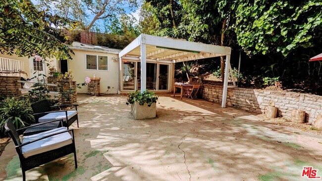 Building Photo - 1927 N Beverly Glen Blvd