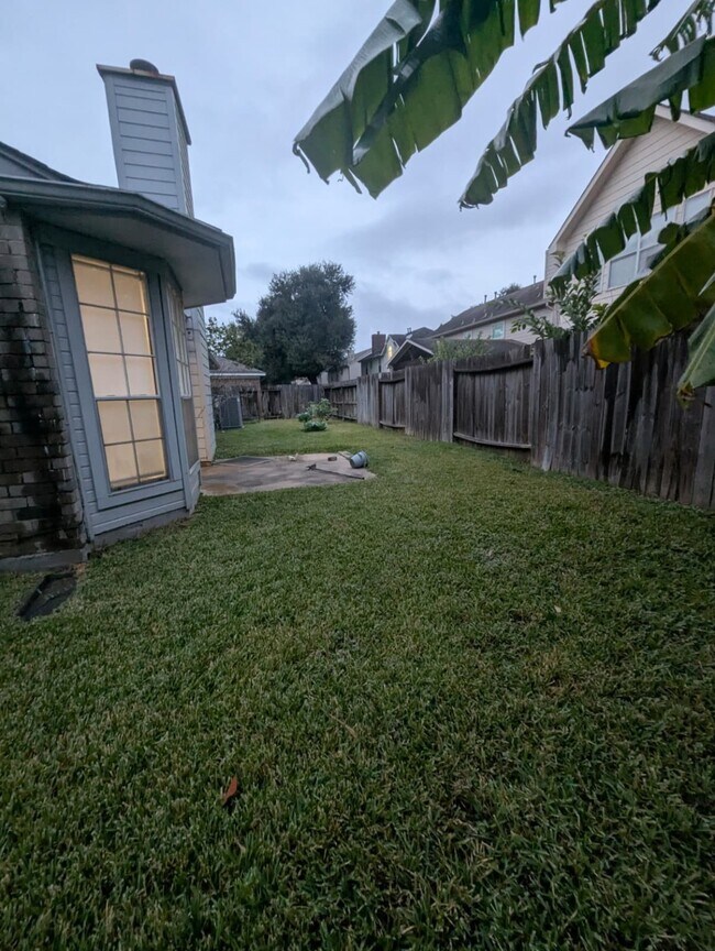 Building Photo - 827 Coral Tree Pl