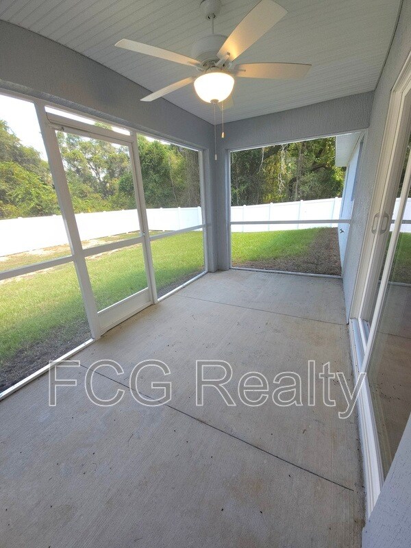 Building Photo - 8810 N Malibu Rd