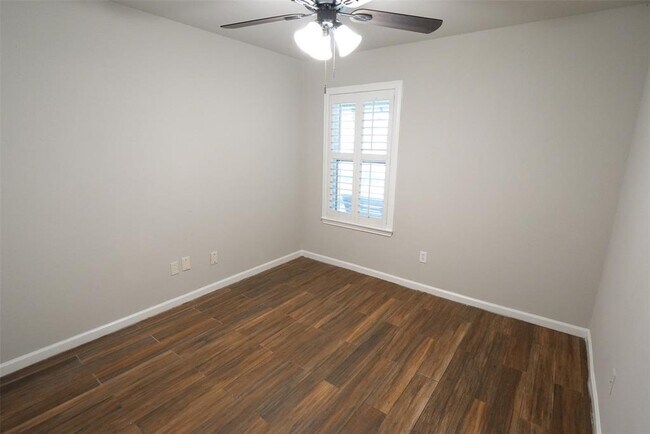 Building Photo - 15311 Mondrian Dr