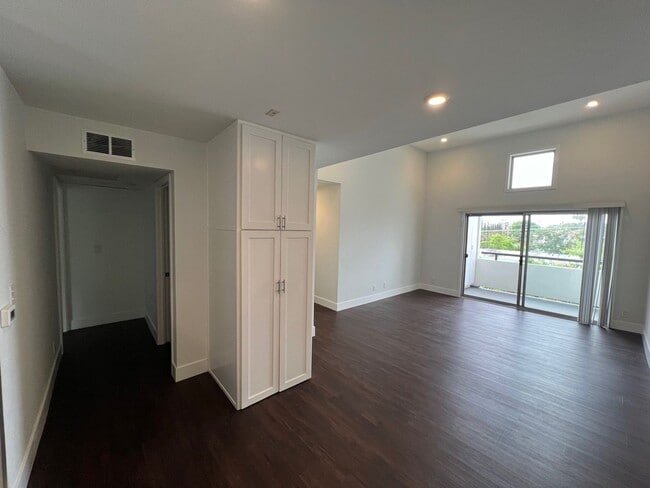 Interior Photo - Terraces at the Lake
