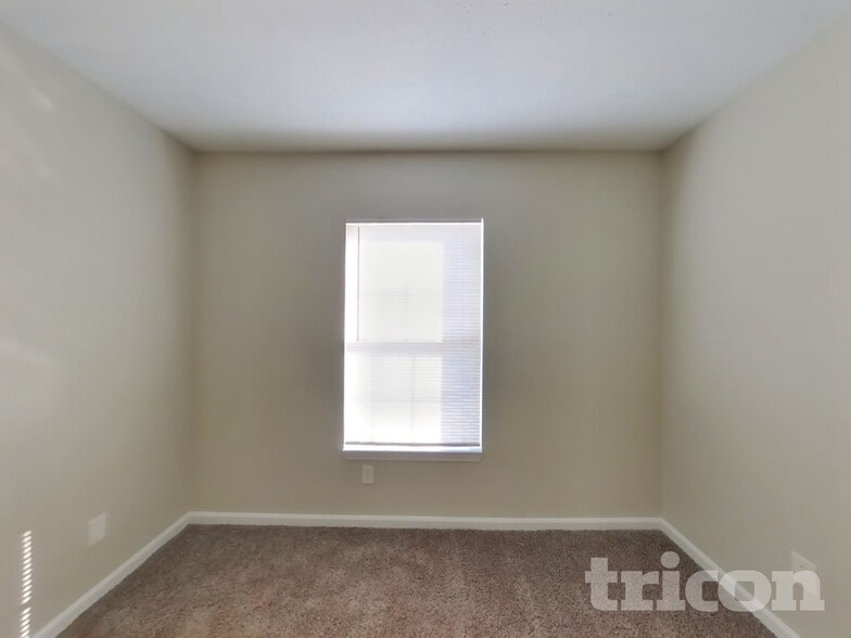 Building Photo - 911 Pine Ridge Way