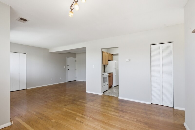 Building Photo - 521 Epsom Rd