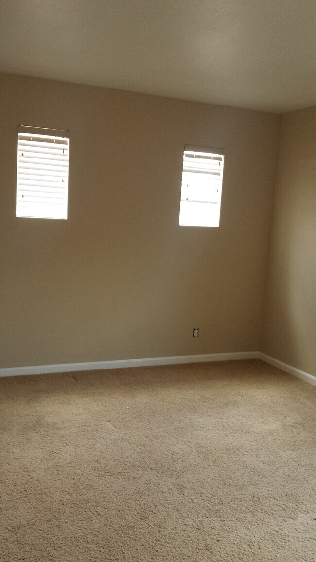 Building Photo - 1217 Fawn Lily Dr