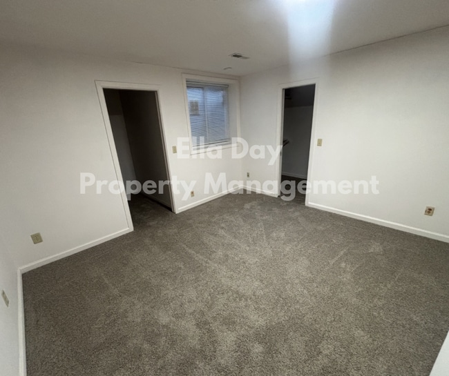 Building Photo - 2006 S White Oak Dr