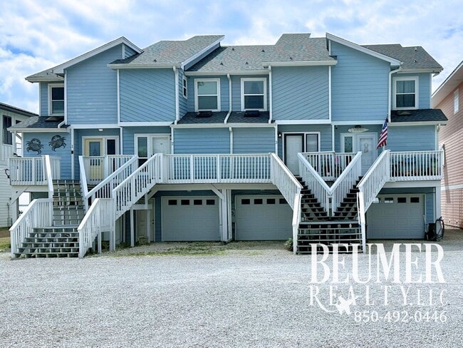 Building Photo - Move-In Ready Intercoastal Waterfront Townhome Steps to the water