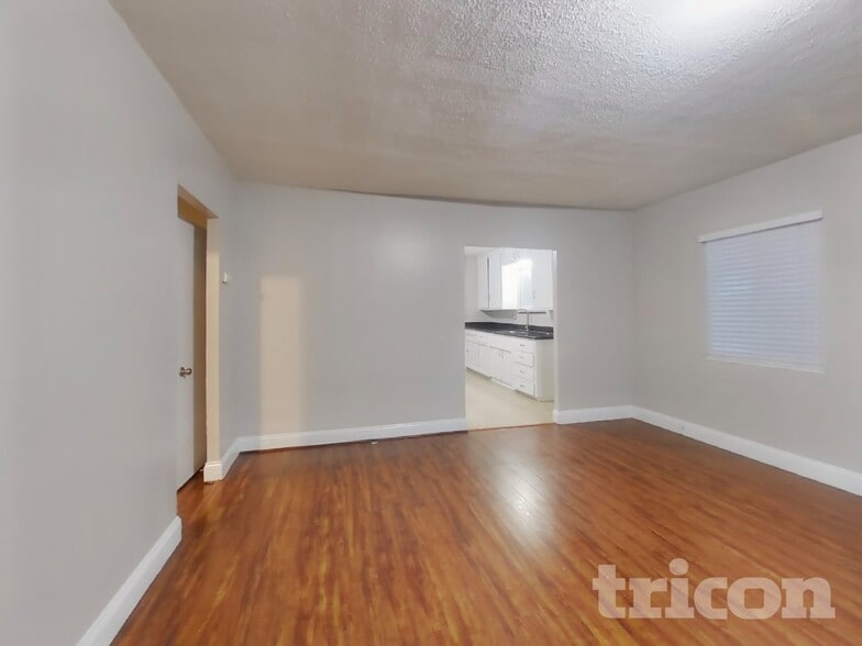 Building Photo - 421 S Abbie St