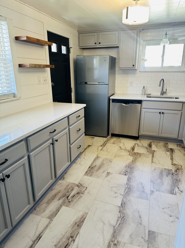 Building Photo - 1420 Collins Ave