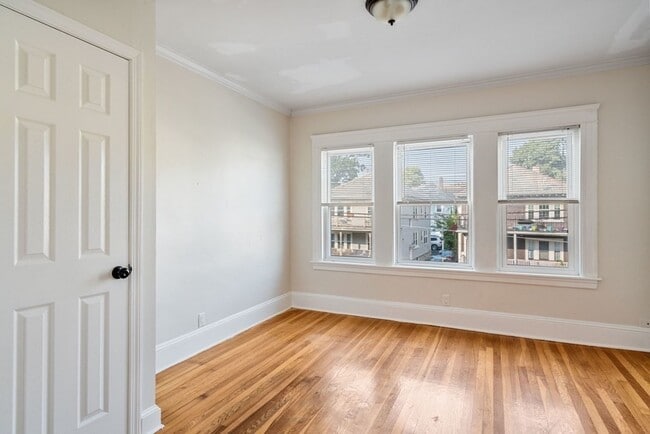 Building Photo - 193 Florence St