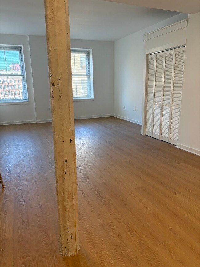 Building Photo - Welcome to Urban Elegance in the Heart of Historic Old City, Philadelphia.