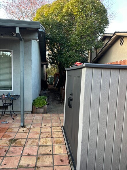 Second storage container - 644 Craig Ave