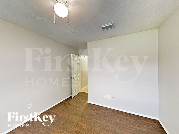 Building Photo - 7250 Lost Fable Ln