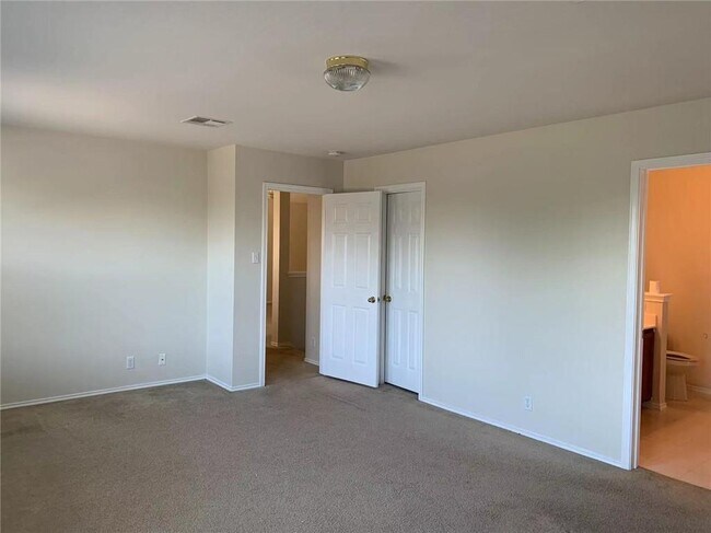 Building Photo - 14304 Sarah Ann Dr