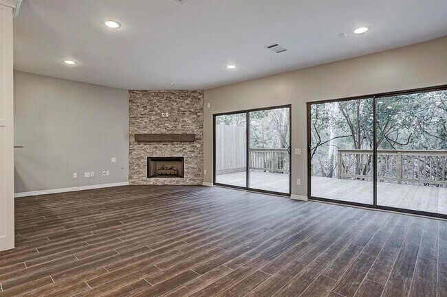 Building Photo - 12625 Memorial Dr