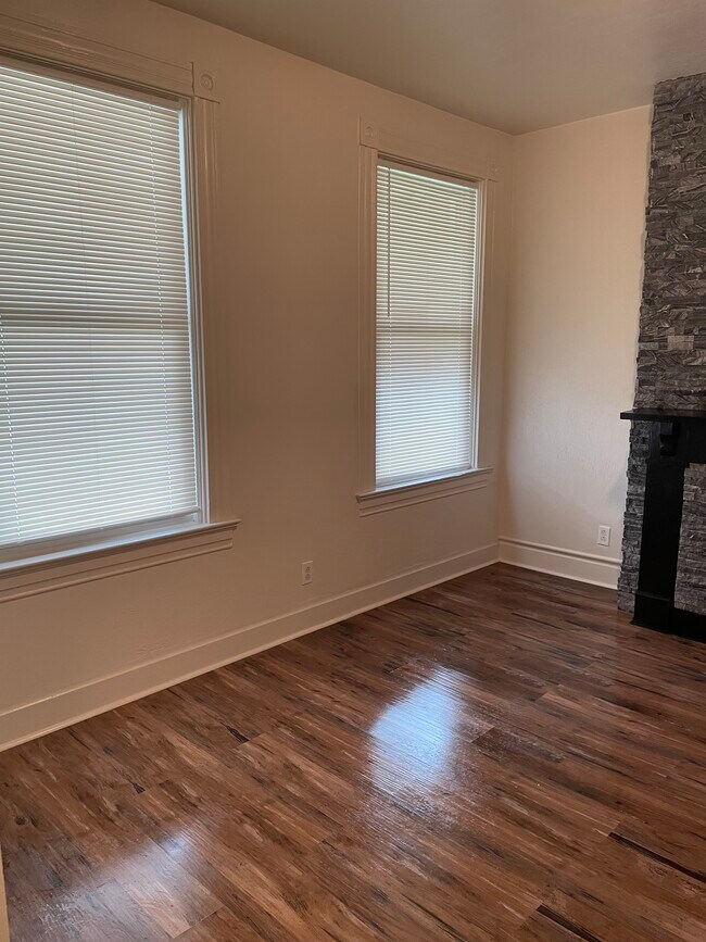 Building Photo - 676 Middle Ave