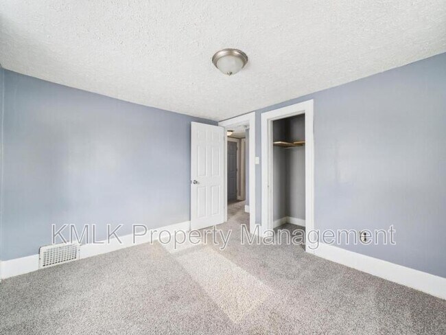 Building Photo - 594 Columbia Ave