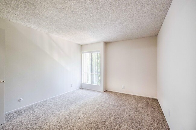 Building Photo - The Villas at Woodland Hills