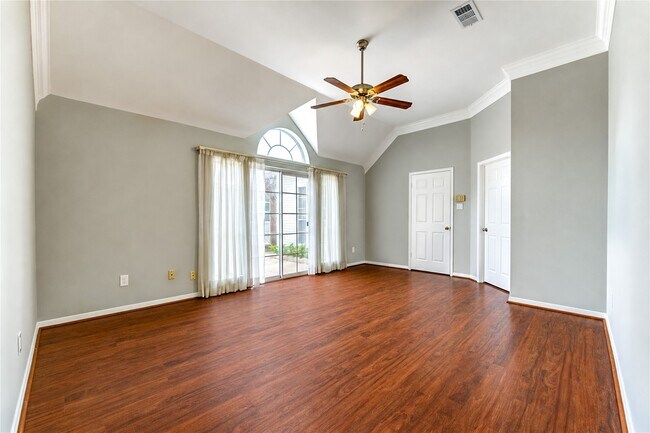 Building Photo - 3223 Richland Dr