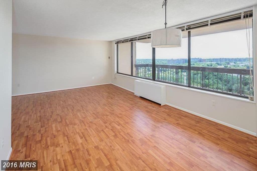 Living Area - 3705 S George Mason Dr