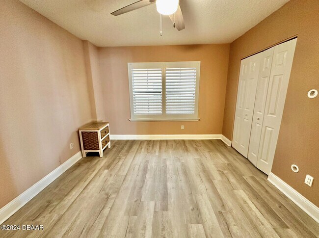 Building Photo - 4670 Links Village Dr