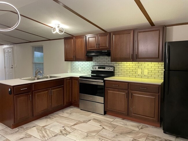 Building Photo - Updated Two Bedroom Trailer with Lake Acce...