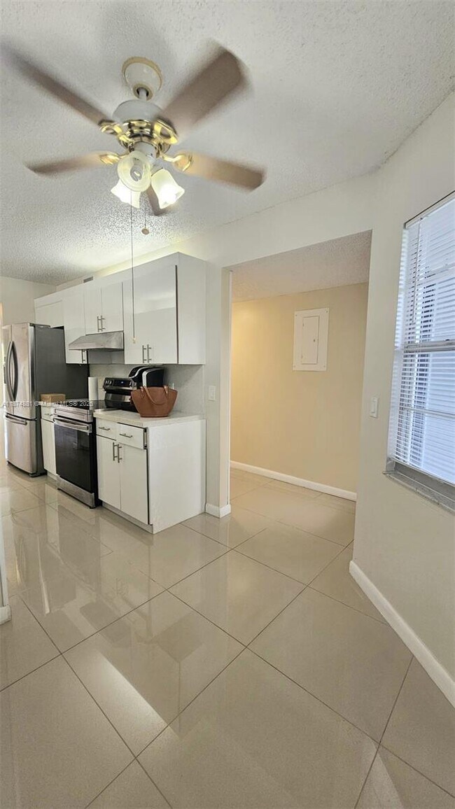 Building Photo - 1401 SW 128th Terrace