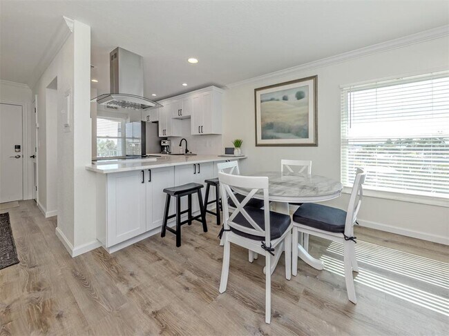 Building Photo - 1400 Tarpon Center Dr