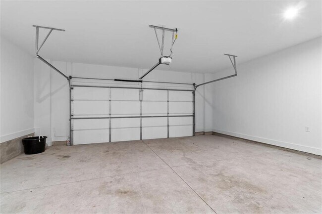 Building Photo - 3376 Macaiva Aly