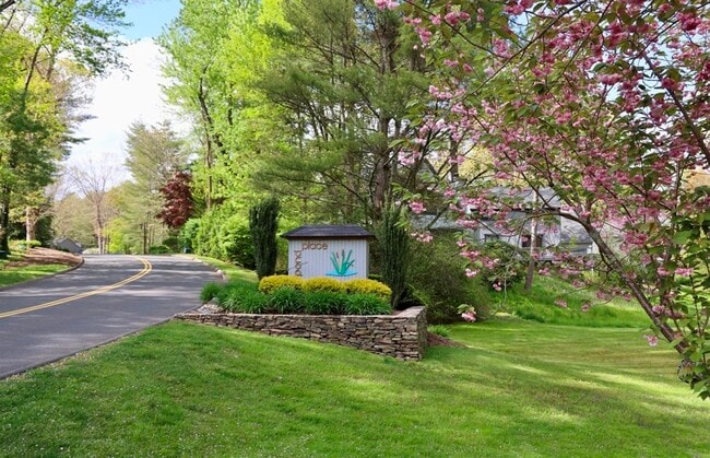 Building Photo - 3 Edgewood Cir