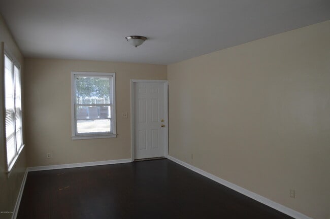 Building Photo - 803 Acosta St
