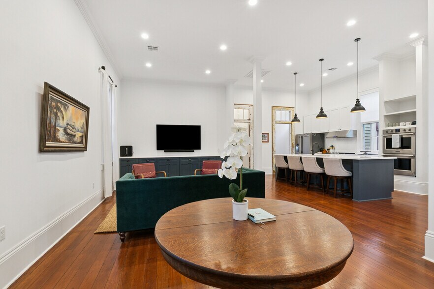 living room, open concept - 2337 N Rampart St